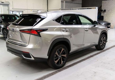 Lexus NX, 2021