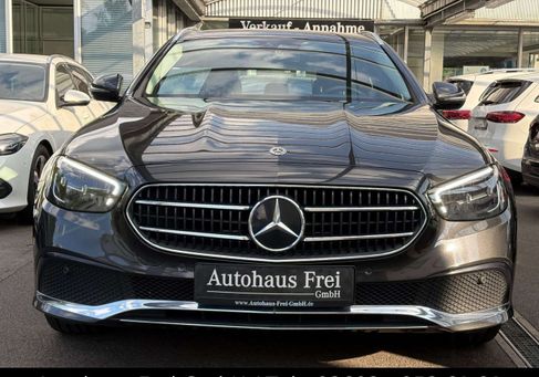 Mercedes-Benz E 200, 2022 3