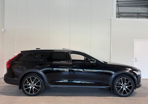 Volvo V90 Cross Country, 2022