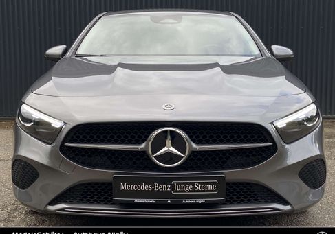Mercedes-Benz A 180, 2025
