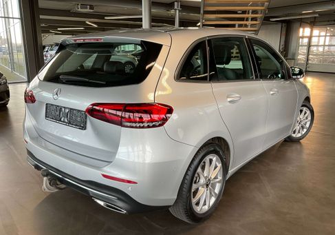 Mercedes-Benz B 200, 2022
