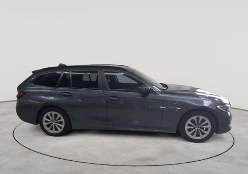 BMW 318, 2022