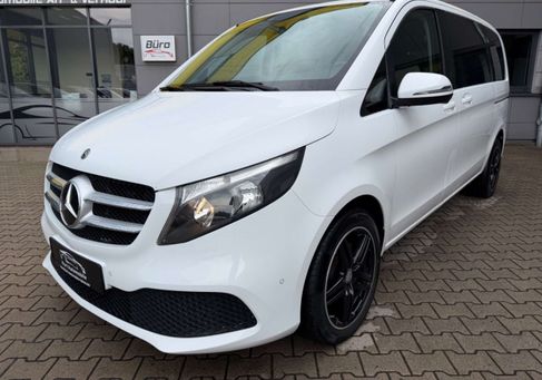 Mercedes-Benz 220, 2020 3