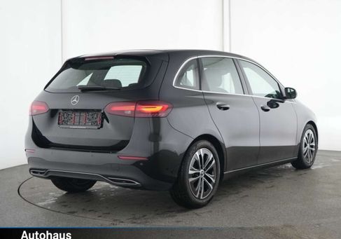 Mercedes-Benz B 180, 2025