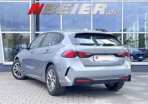 BMW 120, 2024 3