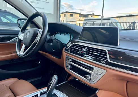 BMW 740, 2018