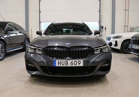 BMW 330, 2022