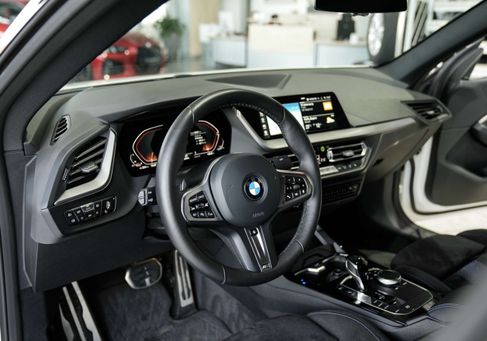 BMW 218, 2024
