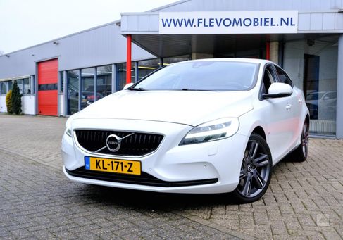 Volvo V40, 2016