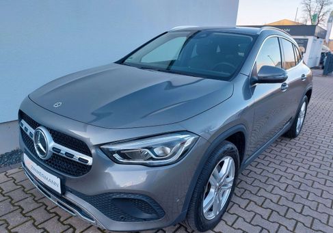 Mercedes-Benz GLA 200, 2021