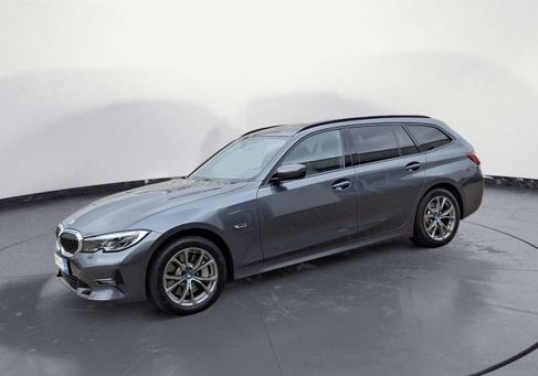 BMW 330, 2022