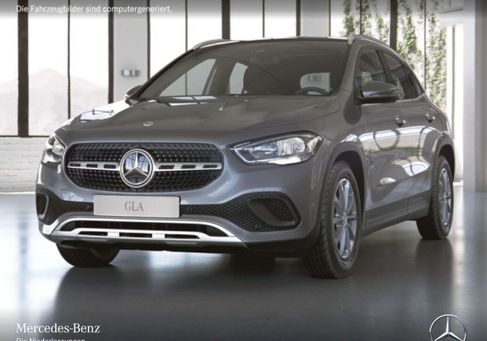 Mercedes-Benz GLA 180, 2022