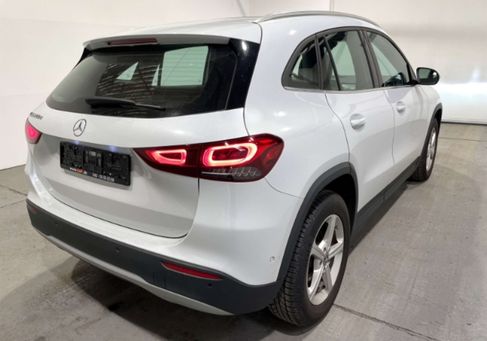 Mercedes-Benz GLA 200, 2022