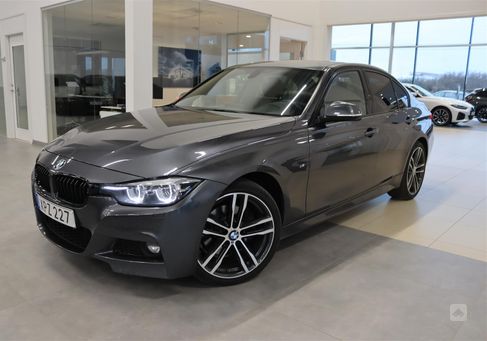 BMW 330, 2018