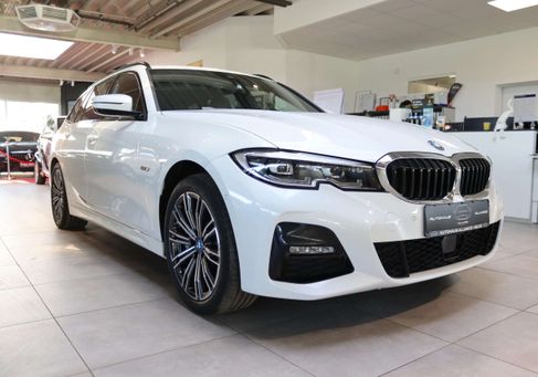 BMW 330, 2022
