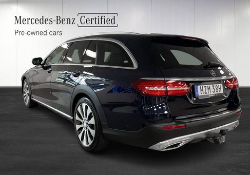 Mercedes-Benz E 220, 2019 3