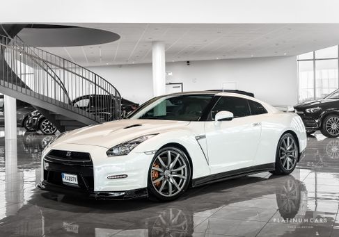 Nissan GT-R, 2011