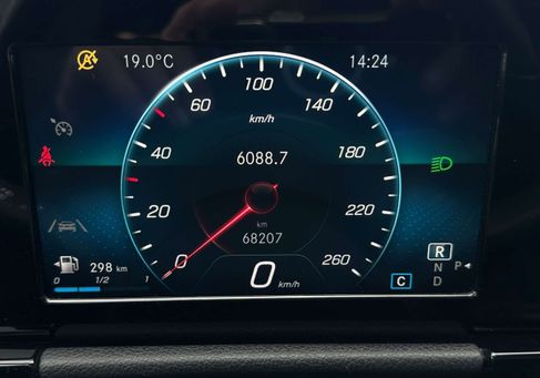 Mercedes-Benz GLA 200, 2021 3