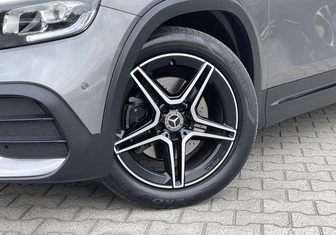Mercedes-Benz GLB 200, 2021