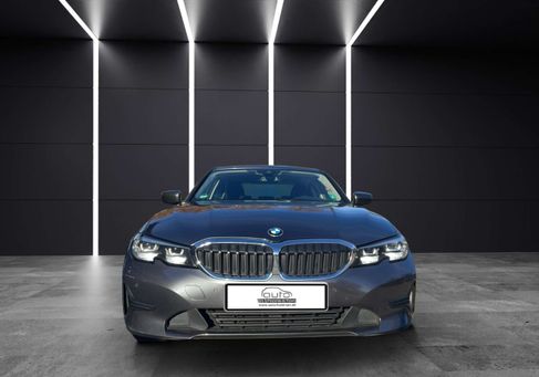 BMW 330, 2020