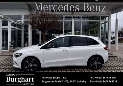 Mercedes-Benz B 180, 2025