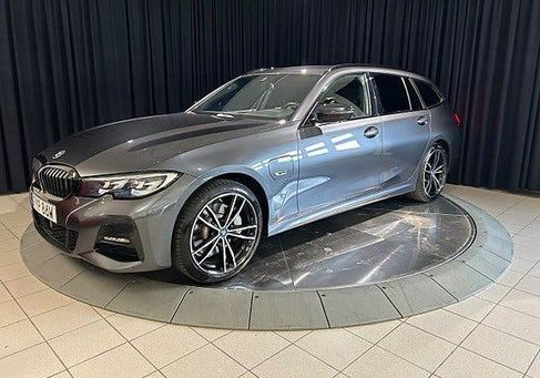 BMW 330, 2022