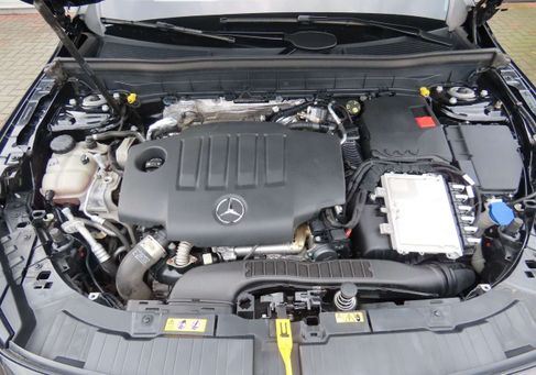 Mercedes-Benz GLB 200, 2023