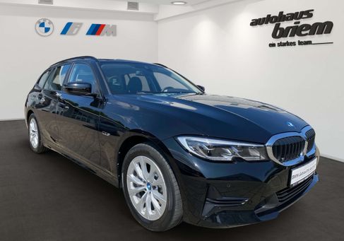 BMW 330, 2022