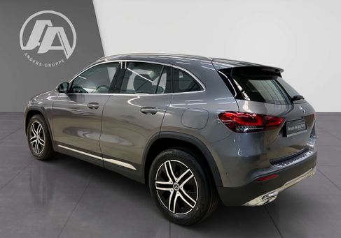 Mercedes-Benz GLA 200, 2022 3