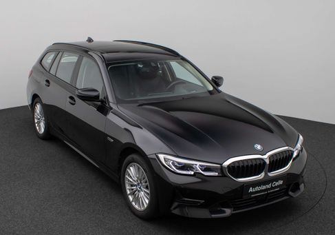 BMW 330, 2022