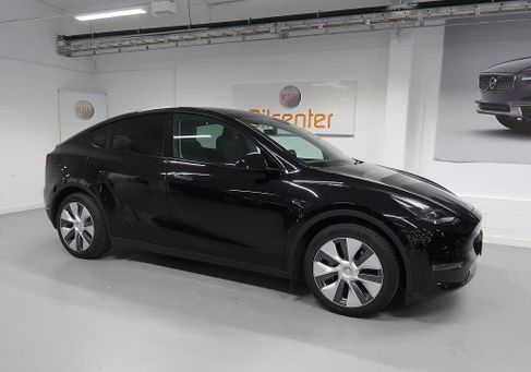 Tesla Model Y, 2022
