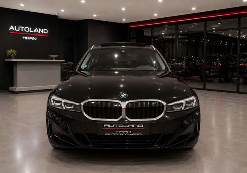 BMW 330, 2023