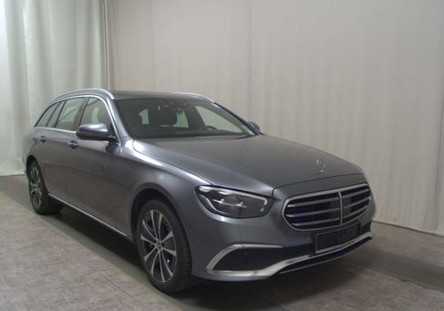 Mercedes-Benz E 300, 2022