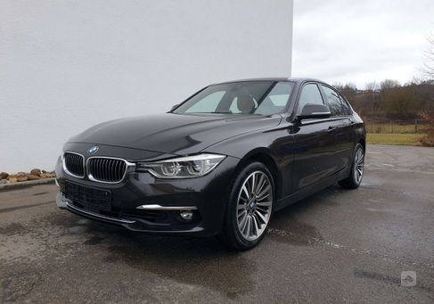 BMW 330, 2017