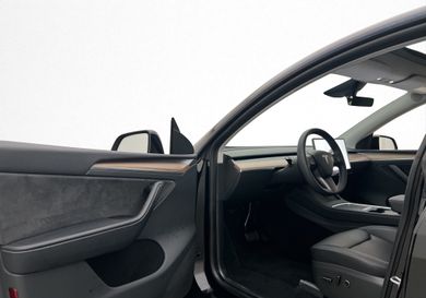 Tesla Model Y, 2025