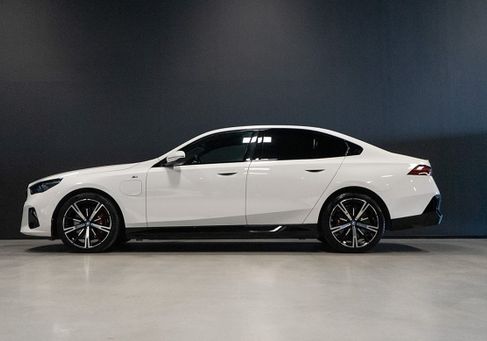 BMW 550, 2024