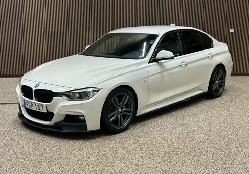BMW 330, 2016