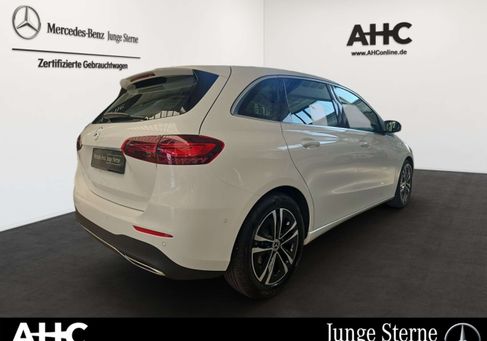 Mercedes-Benz B 180, 2025
