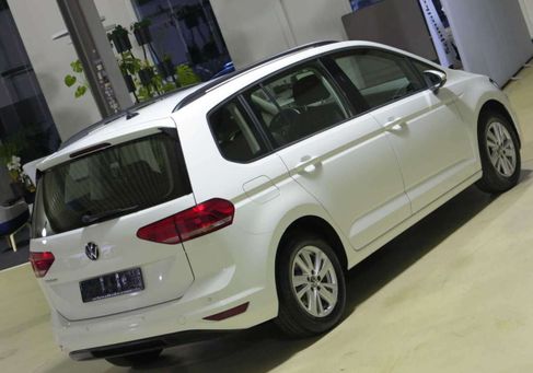Volkswagen Touran, 2021 3