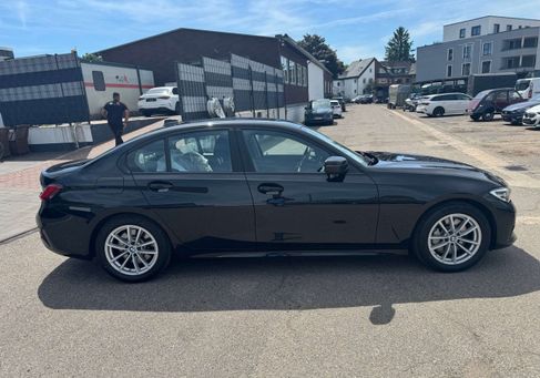 BMW 330, 2022