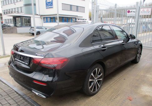 Mercedes-Benz E 300, 2023 3