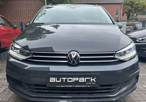 Volkswagen Touran, 2024 3