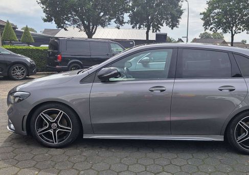 Mercedes-Benz B 200, 2021