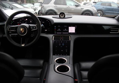 Porsche Taycan, 2022