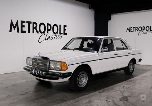 Mercedes-Benz 230, 1977