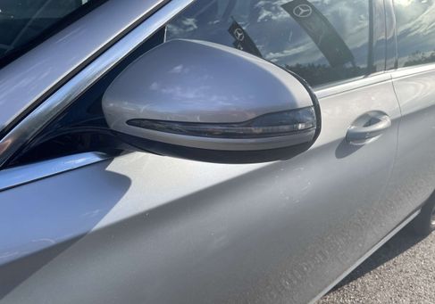 Mercedes-Benz E 220, 2020 3
