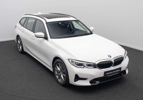 BMW 330, 2022