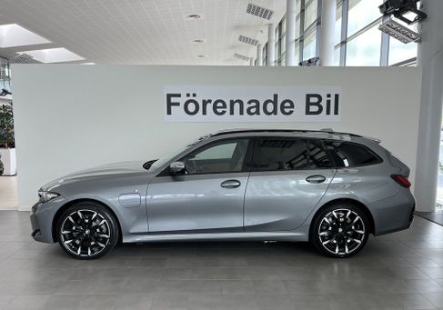 BMW 330, 2026