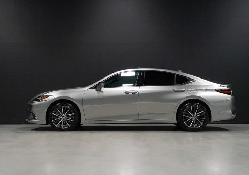 Lexus ES, 2025