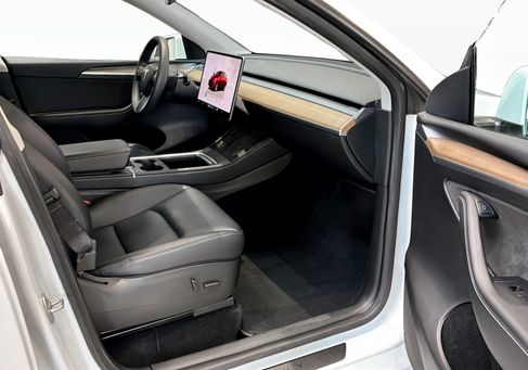Tesla Model Y, 2022 3